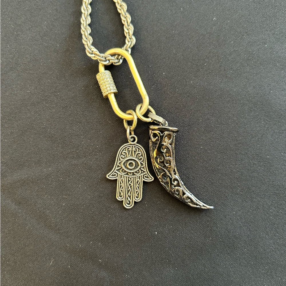 Fashion necklace.